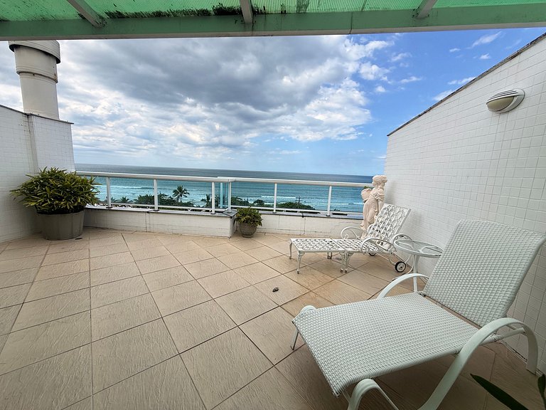 405DM – Cobertura duplex de frente para o mar c/ vista panor