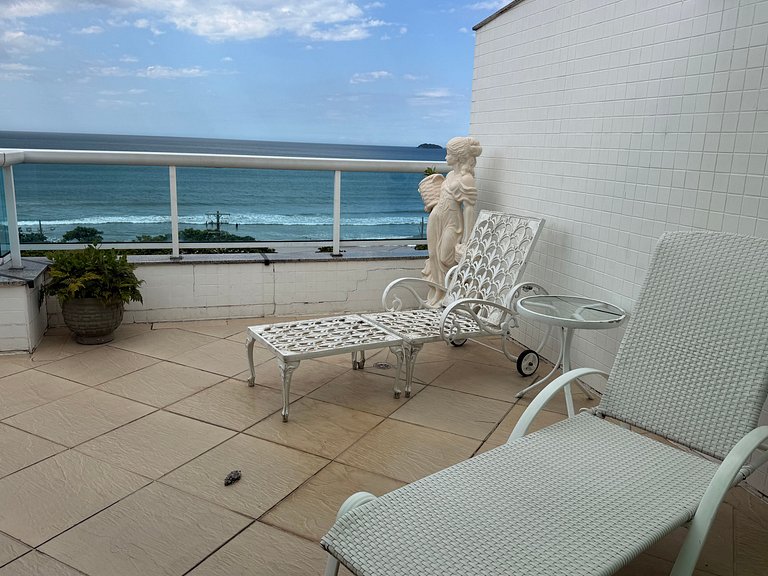 405DM – Cobertura duplex de frente para o mar c/ vista panor