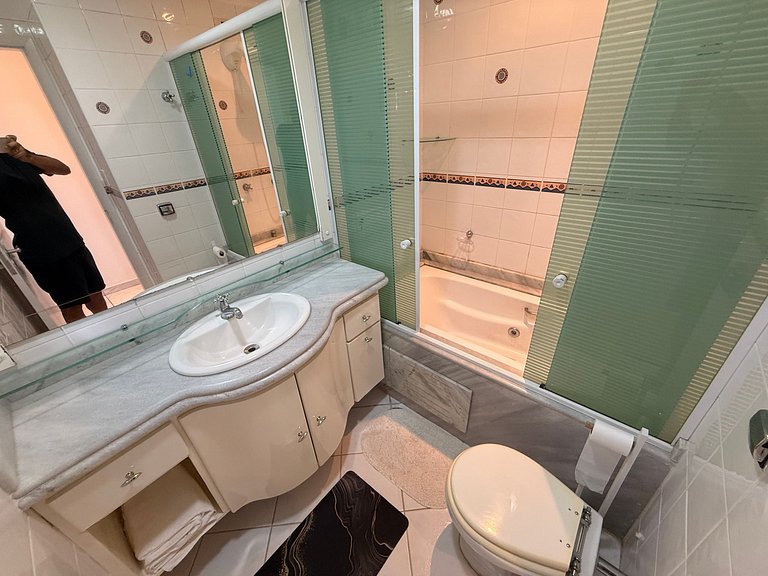 405DM – Cobertura duplex de frente para o mar c/ vista panor