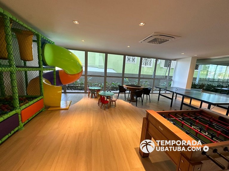 BAM209 – Apartamento frente mar com 2 dormitórios. Condomíni